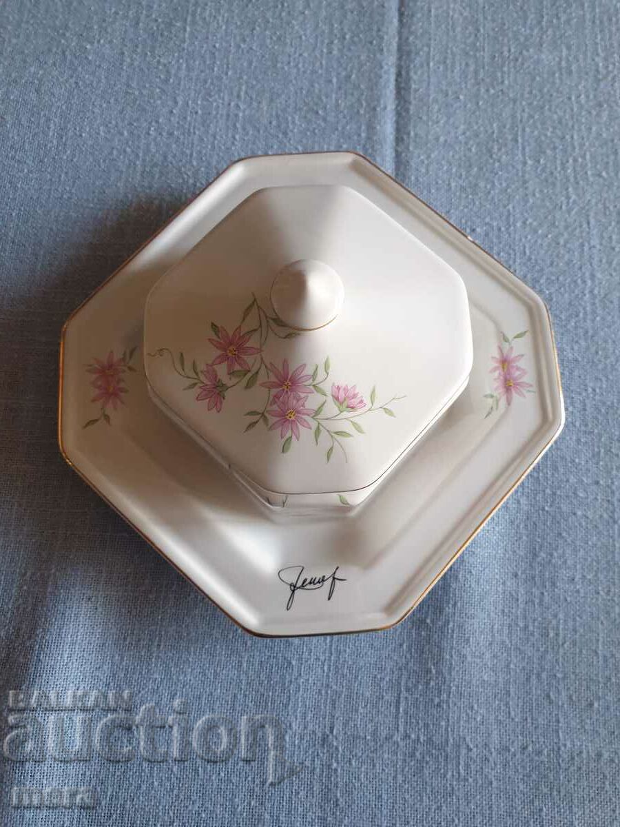 Κομψό πορσελάνινο μπολ ζάχαρης με τιμή 38.00 BGN | € 19.43 Κομψό πορσελάνινο μπολ ζάχαρης με τιμή 38.00 BGN | € 19.43