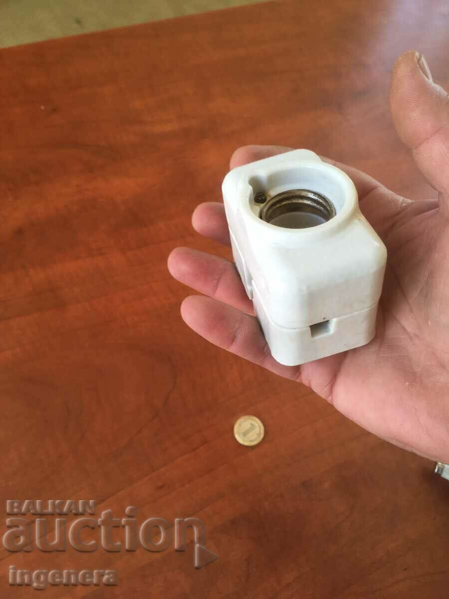 Delivery of BASE WITH FUSE, CHIP PORCELAIN 25A OLD
