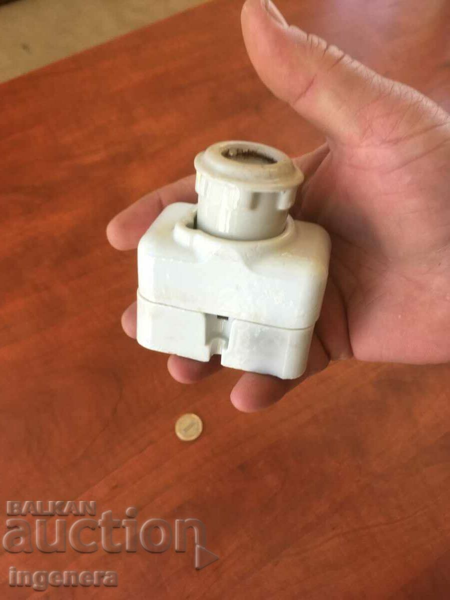 BASE WITH FUSE, CHIP PORCELAIN 25A OLD