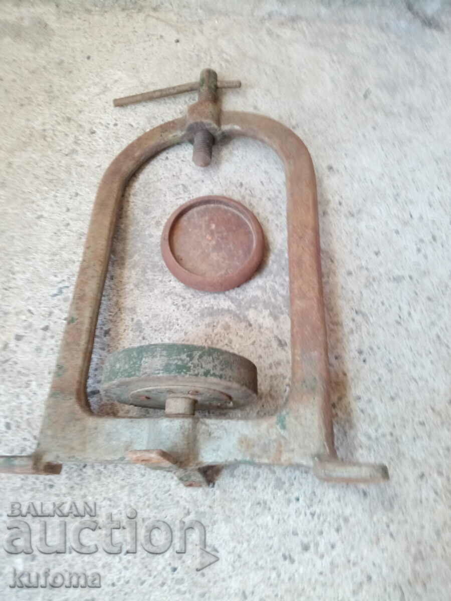 Auction Jar closure Auction Jar closure