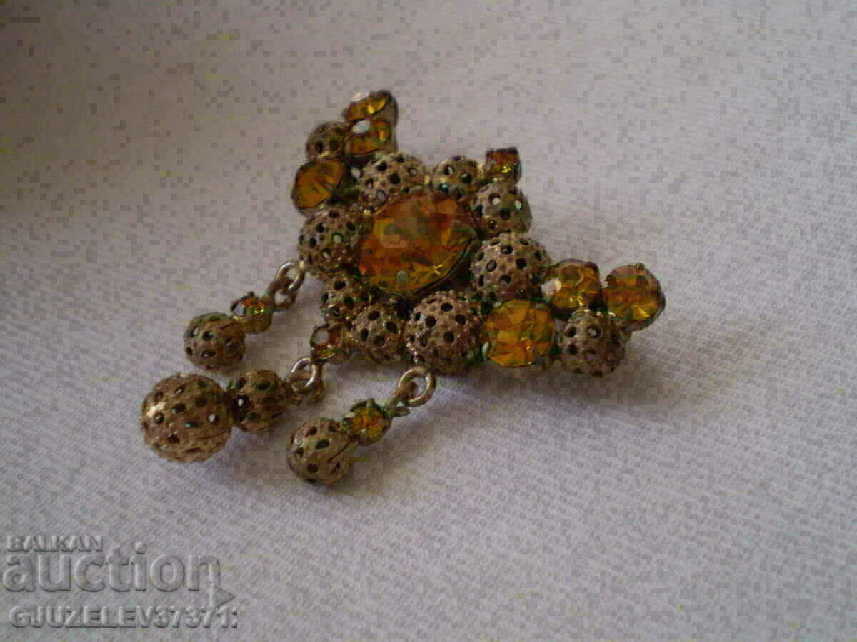 Delivery of rare ancient Women's brooch Czechoslovakia