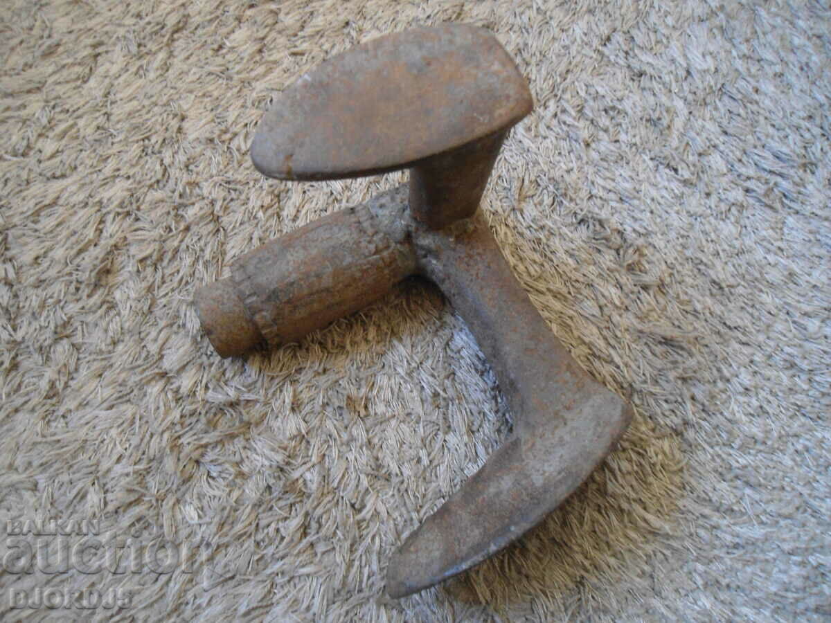 Auction Old shoemaker's anvil, 4,160 kg Auction Old shoemaker's anvil, 4,160 kg