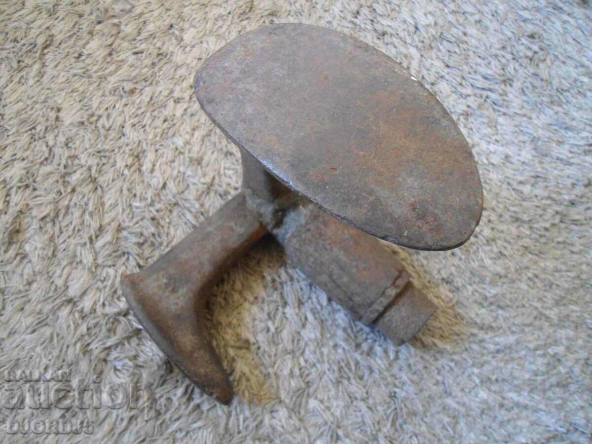 Old shoemaker's anvil, 4,160 kg