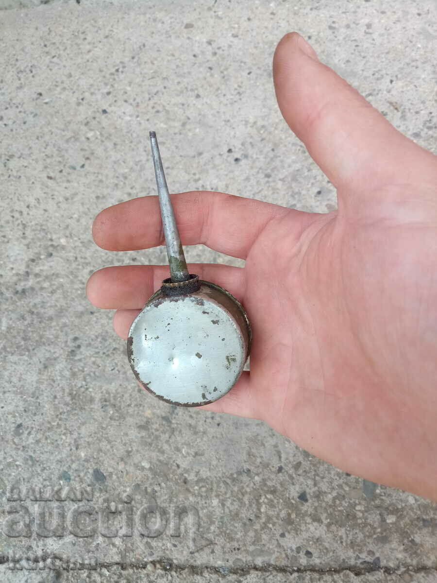 Масльонка с цена € 5.10 | 9.97 лв.