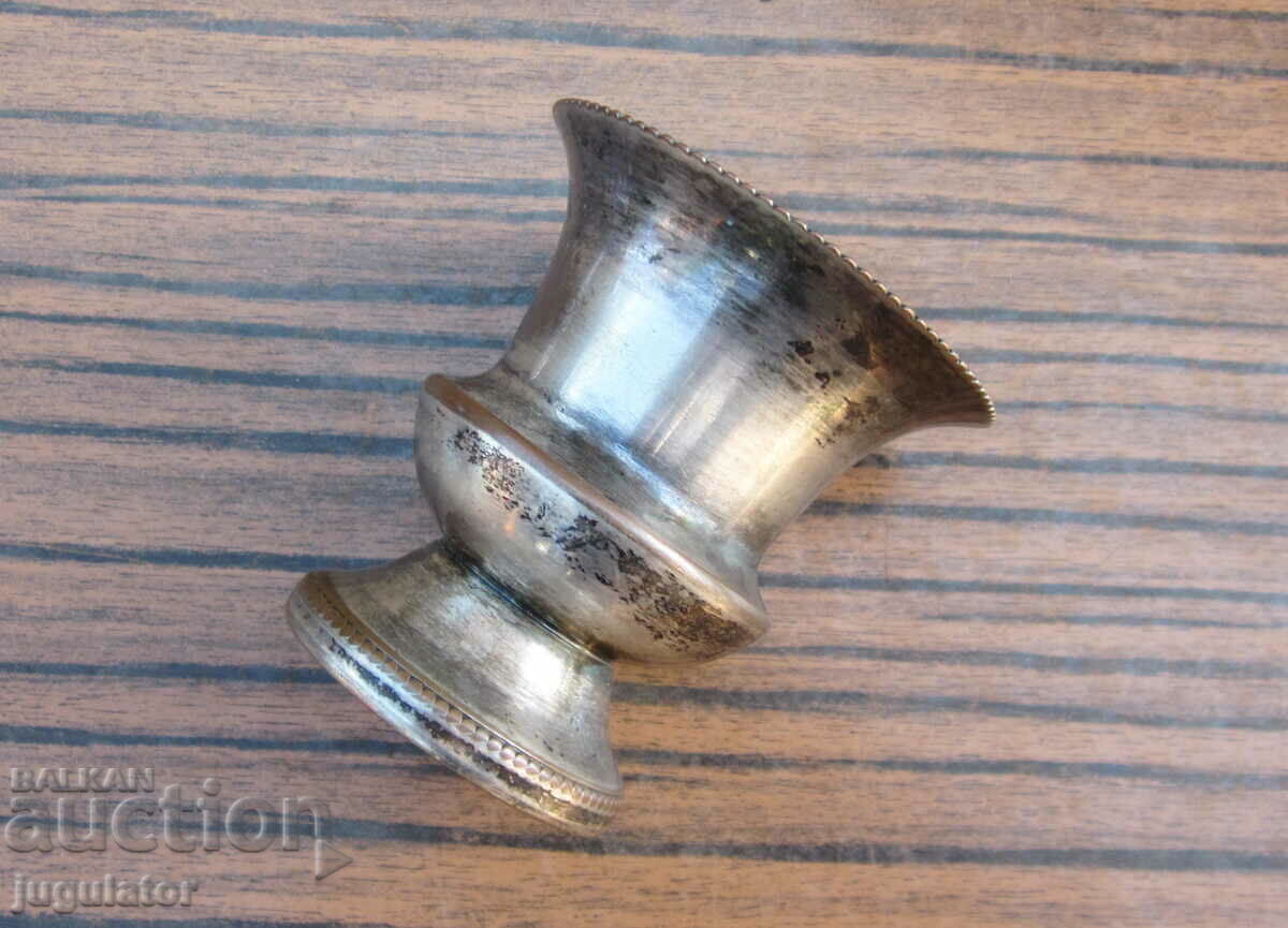 vază antică placată cu argint vază mică cu marcaje cu preț 20.00 BGN | € 10.23 vază antică placată cu argint vază mică cu marcaje cu preț 20.00 BGN | € 10.23