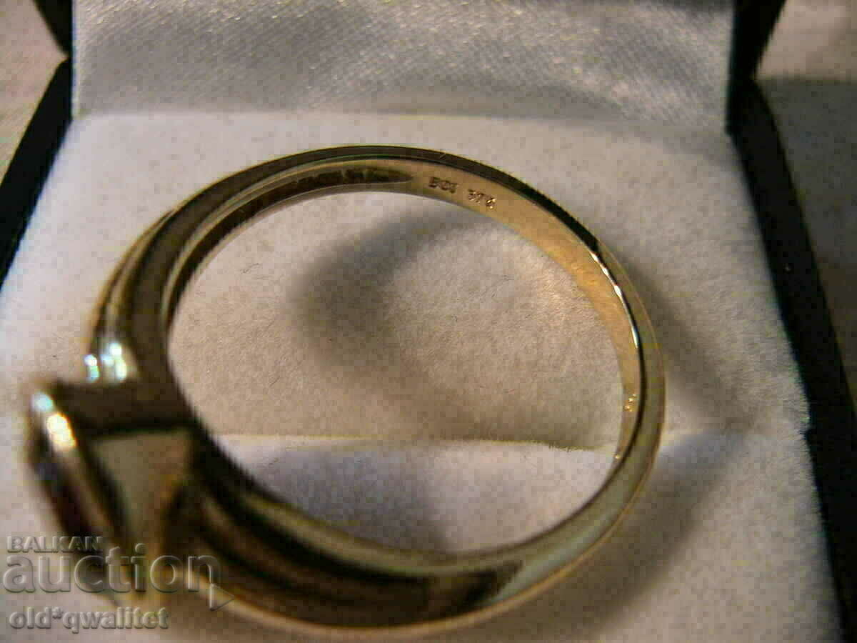 Auction Gold ring with Almandine stone - Garnet, hallmark: 375 Auction Gold ring with Almandine stone - Garnet, hallmark: 375