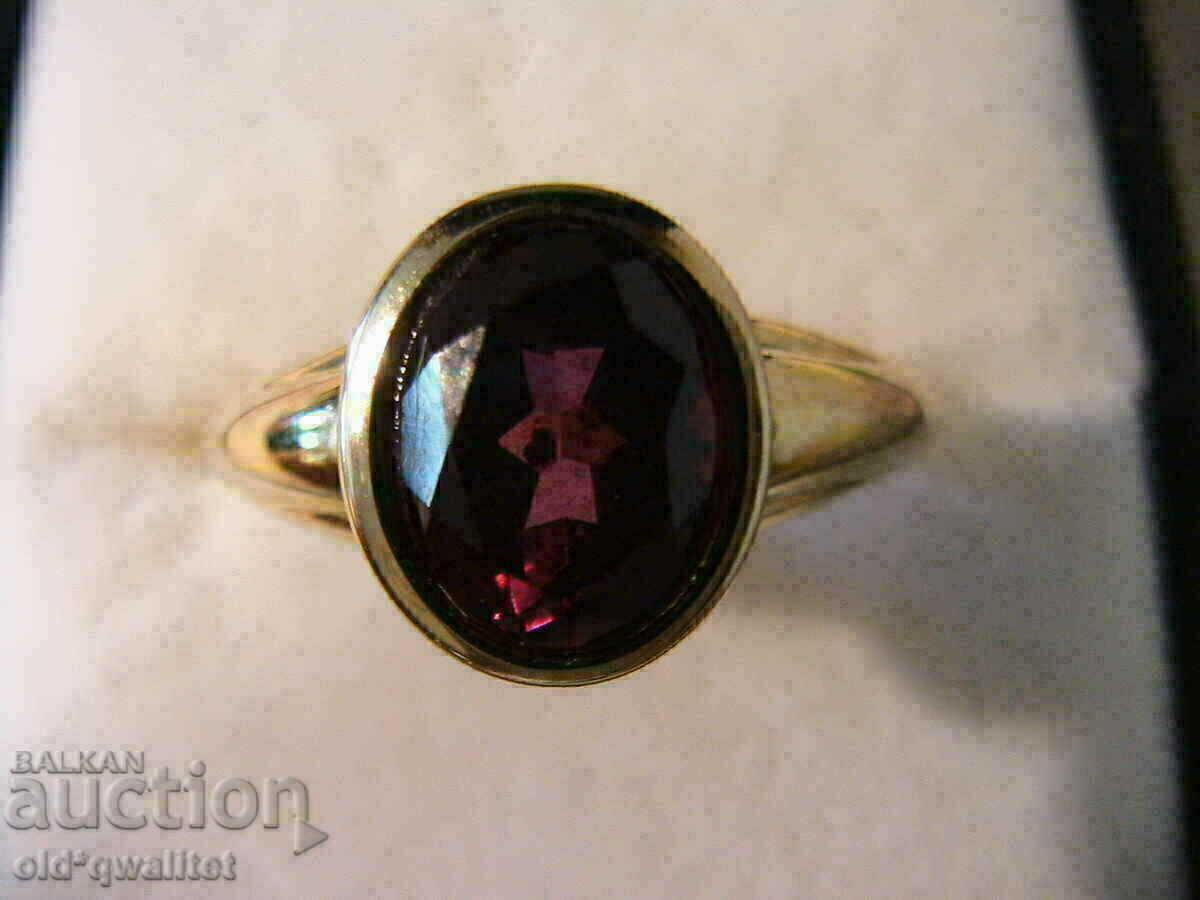 Gold ring with Almandine stone - Garnet, hallmark: 375 - 5 Gold ring with Almandine stone - Garnet, hallmark: 375 - 5