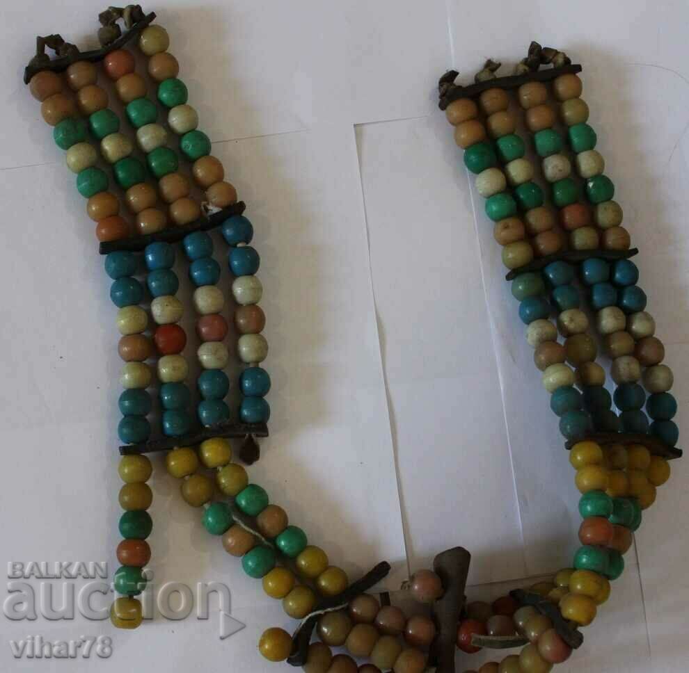 Delivery of Old horse decoration with beads