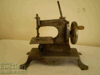 1900 Old Metal Toy Sewing Machine