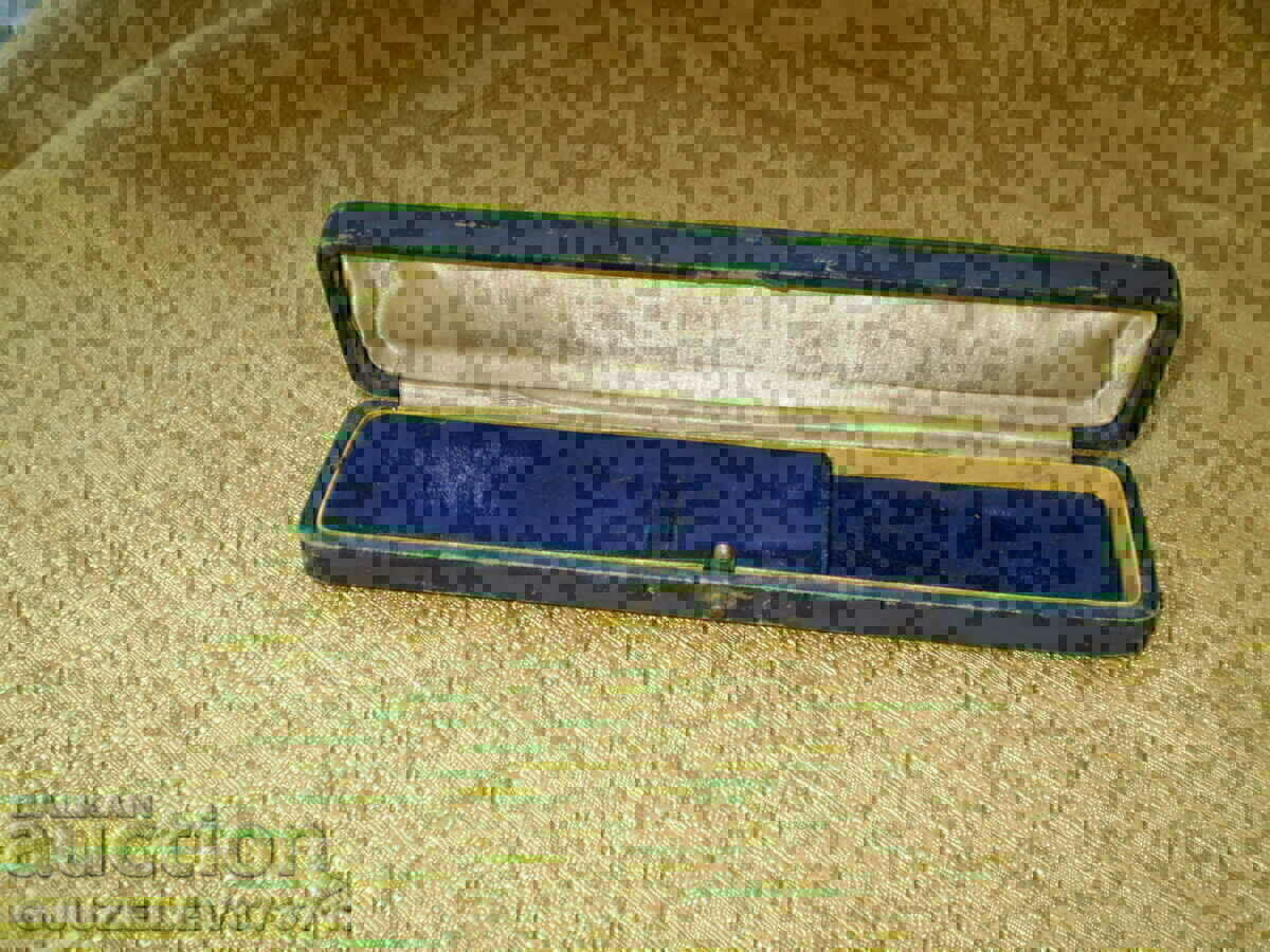 Παλιό κουτί ρολογιών χειρός με τιμή 36.00 BGN | € 18.41 Παλιό κουτί ρολογιών χειρός με τιμή 36.00 BGN | € 18.41