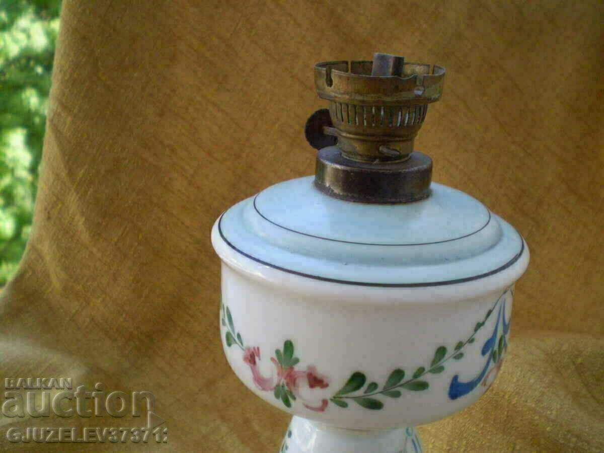 Δημοπρασία Αντικέ πορσελάνινο φωτιστικό υγραερίου Δημοπρασία Αντικέ πορσελάνινο φωτιστικό υγραερίου