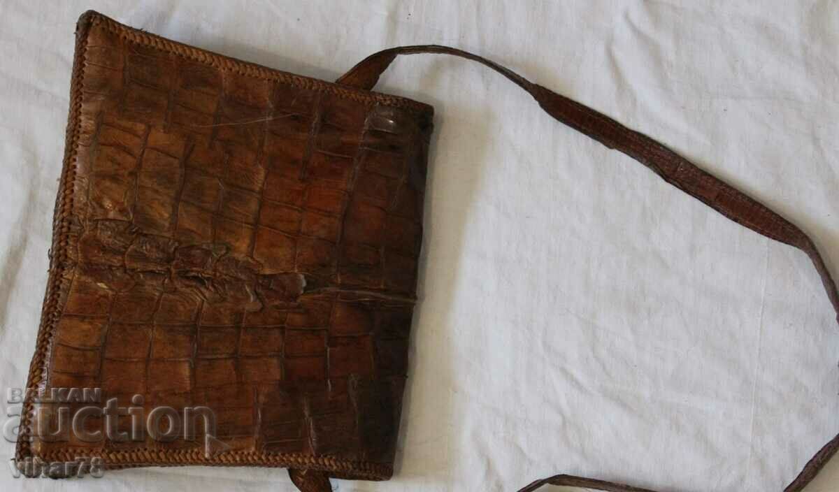 Auction Old ladies leather bag Auction Old ladies leather bag