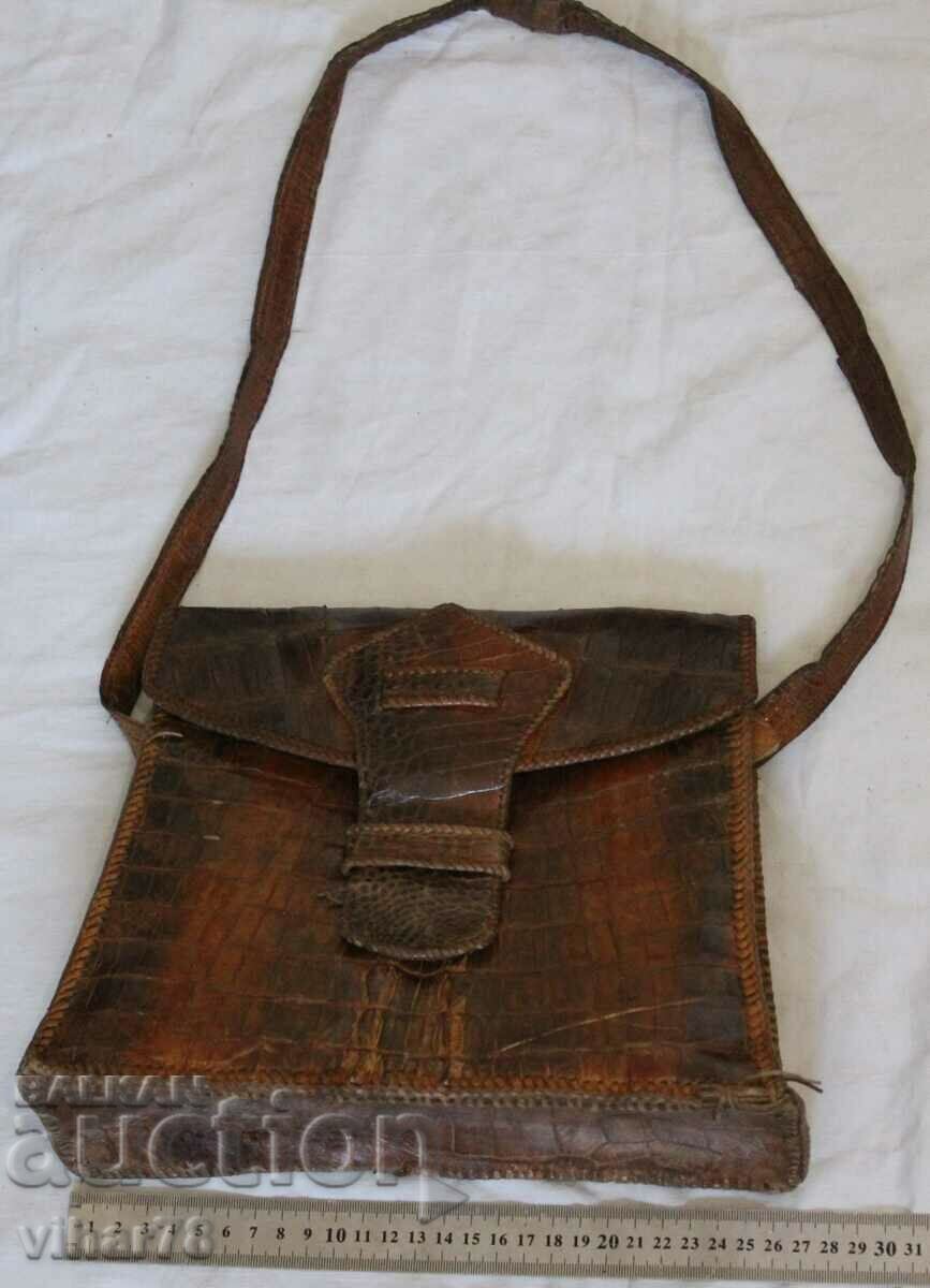 Стара дамска кожена чанта
