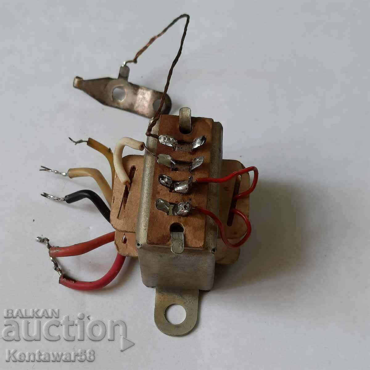 μετασχηματιστής με τιμή 3.00 BGN | € 1.53