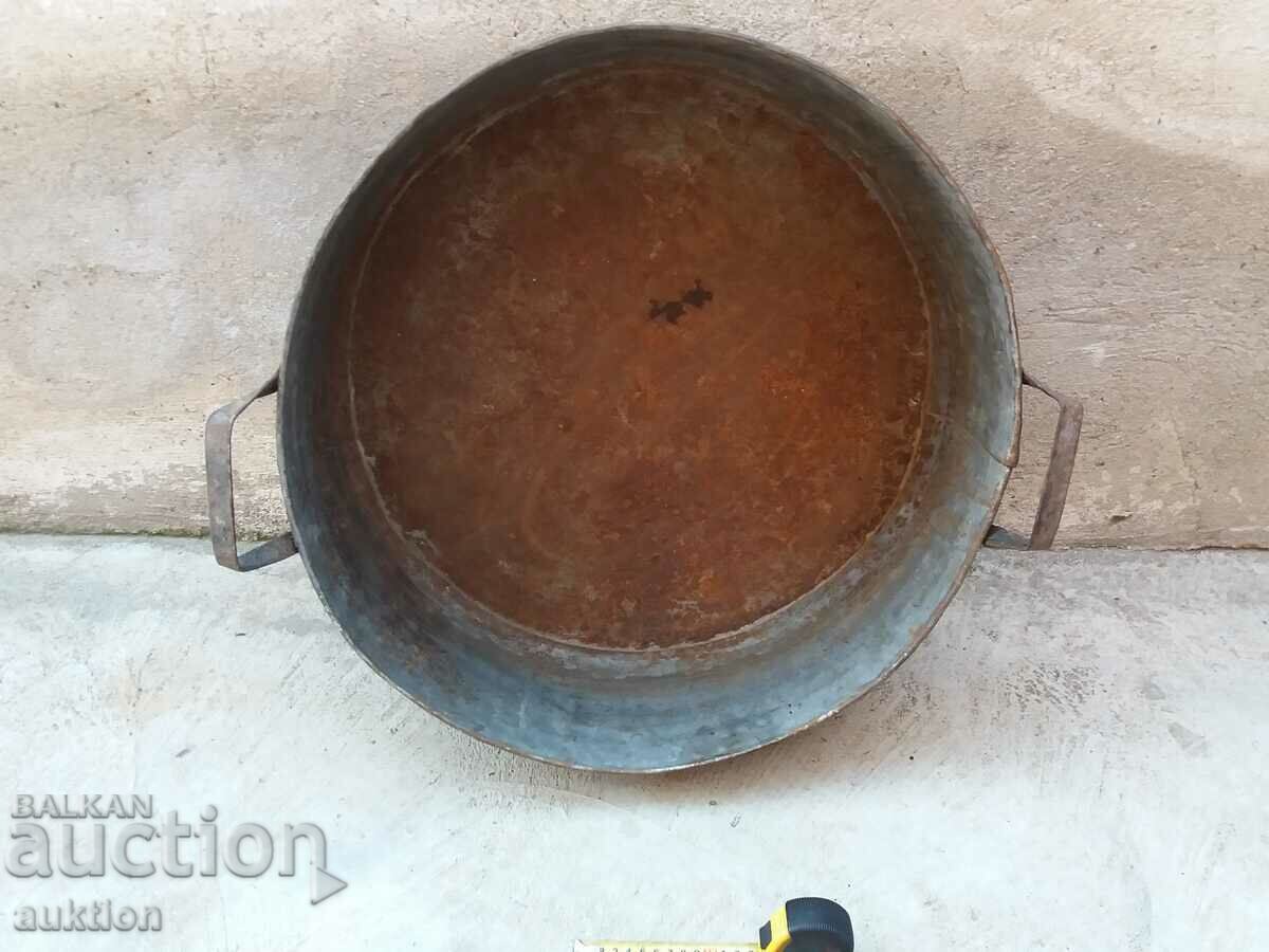 СТАРА МАСИВНА КОВАНА ТАВА ЗА АГНЕТА, ЛЮТЕНИЦА И ДР. с цена 14.99 лв. | € 7.66 СТАРА МАСИВНА КОВАНА ТАВА ЗА АГНЕТА, ЛЮТЕНИЦА И ДР. с цена 14.99 лв. | € 7.66