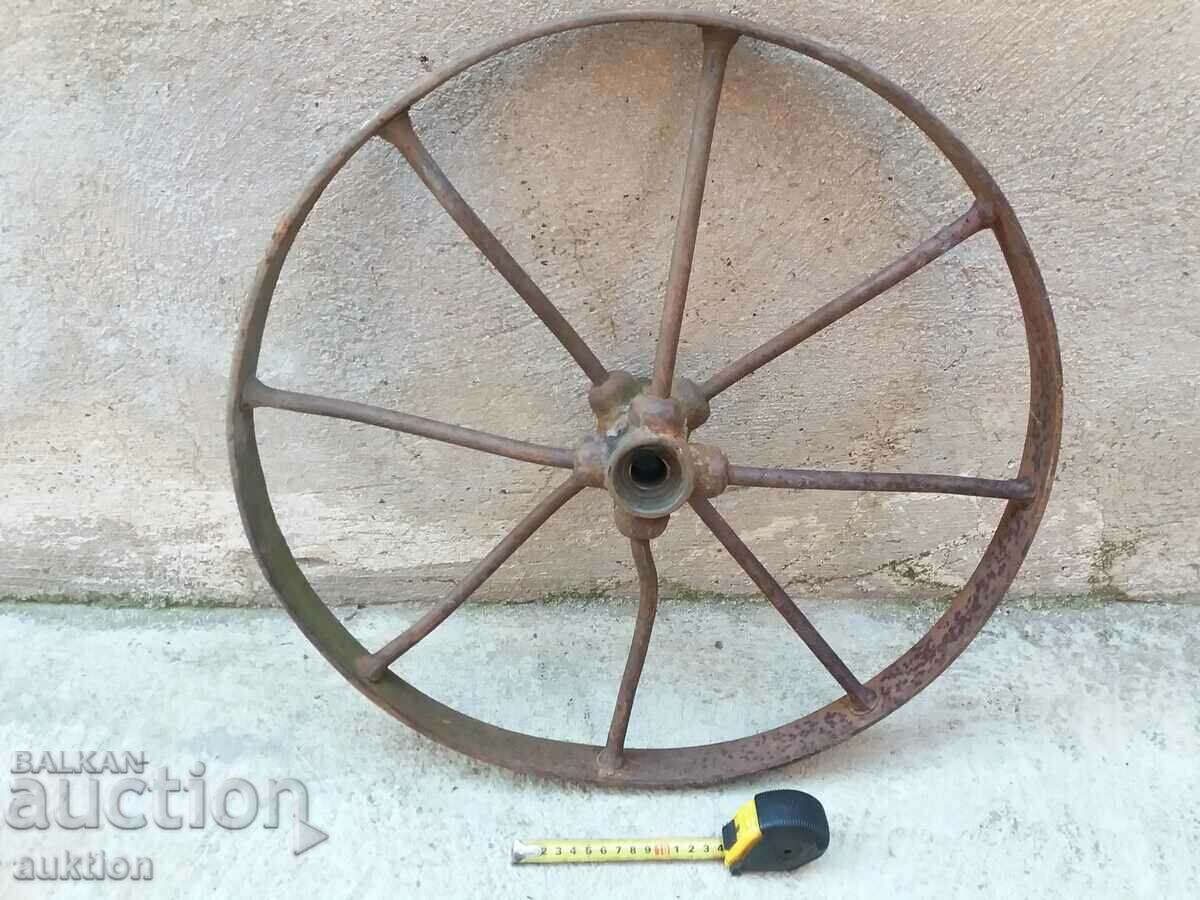 ВЪЗРОЖДЕНСКО МАСИВНО КОВАНО КОЛЕЛО ОТ ДРУКОЛКА, КОЛЕСАР с цена 19.99 лв. | € 10.22 ВЪЗРОЖДЕНСКО МАСИВНО КОВАНО КОЛЕЛО ОТ ДРУКОЛКА, КОЛЕСАР с цена 19.99 лв. | € 10.22