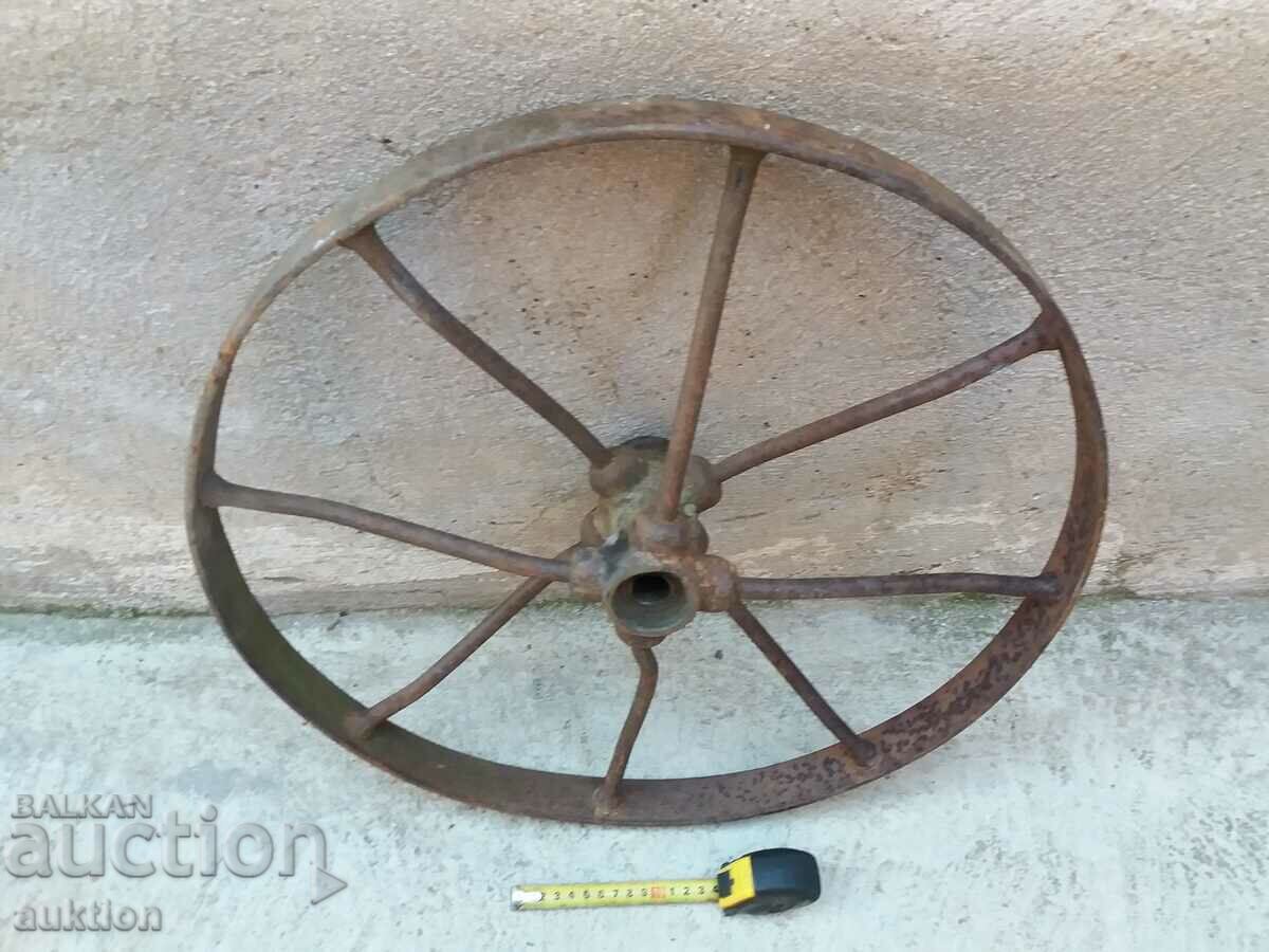 Аукцион ВЪЗРОЖДЕНСКО МАСИВНО КОВАНО КОЛЕЛО ОТ ДРУКОЛКА, КОЛЕСАР Аукцион ВЪЗРОЖДЕНСКО МАСИВНО КОВАНО КОЛЕЛО ОТ ДРУКОЛКА, КОЛЕСАР