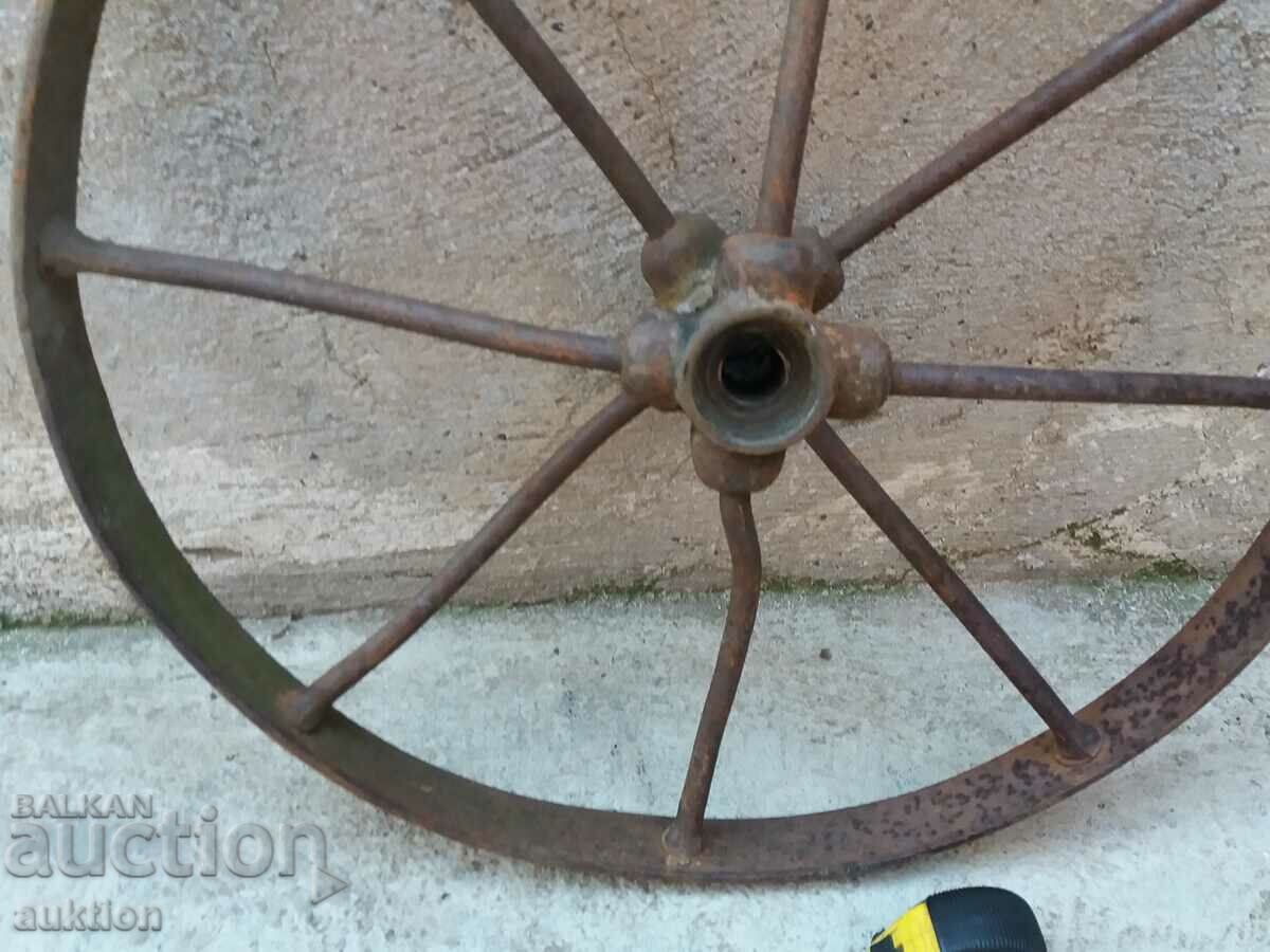 ВЪЗРОЖДЕНСКО МАСИВНО КОВАНО КОЛЕЛО ОТ ДРУКОЛКА, КОЛЕСАР - 5 ВЪЗРОЖДЕНСКО МАСИВНО КОВАНО КОЛЕЛО ОТ ДРУКОЛКА, КОЛЕСАР - 5