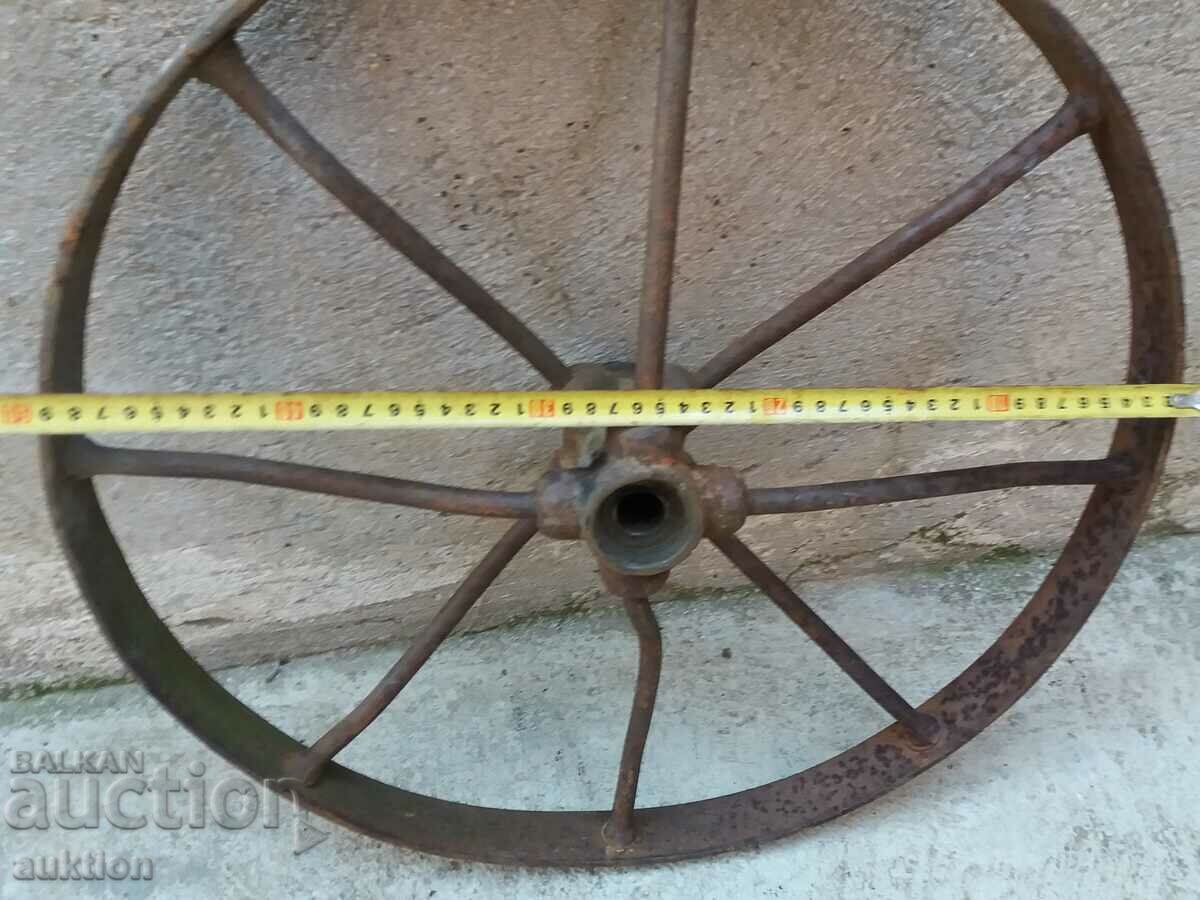 ВЪЗРОЖДЕНСКО МАСИВНО КОВАНО КОЛЕЛО ОТ ДРУКОЛКА, КОЛЕСАР - 6 ВЪЗРОЖДЕНСКО МАСИВНО КОВАНО КОЛЕЛО ОТ ДРУКОЛКА, КОЛЕСАР - 6