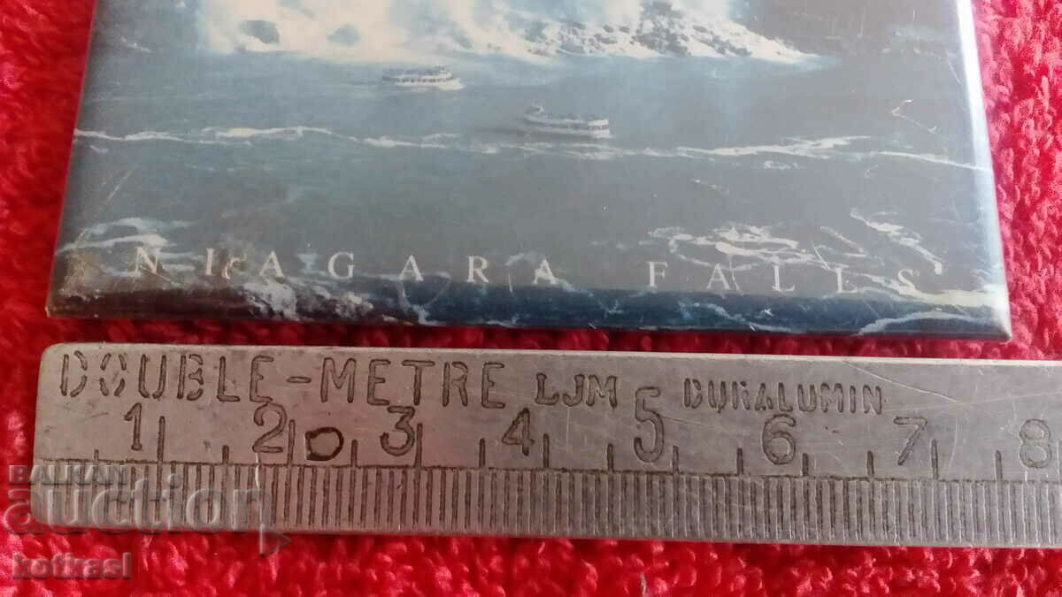 Auction  Souvenir Fridge Magnet Niagara Falls