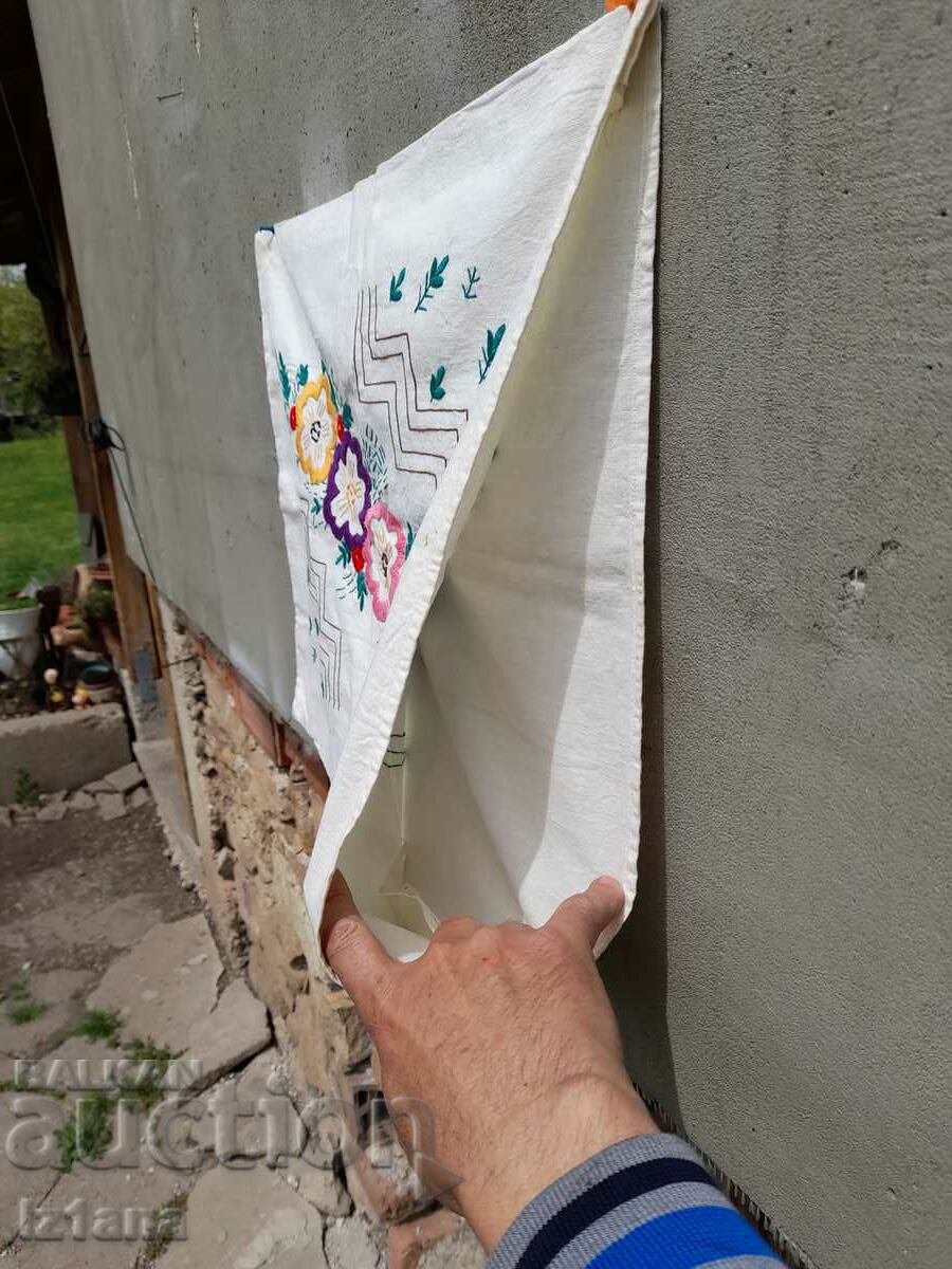 Delivery of An old embroidered pillow case