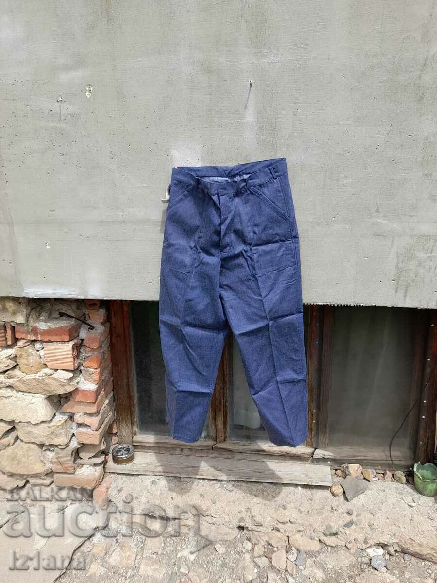 Pantaloni vechi de lucru