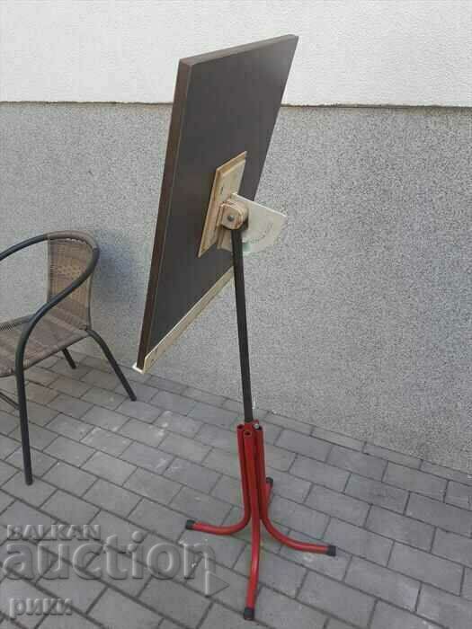 Painting tripod with price 20.00 BGN | € 10.23 Painting tripod with price 20.00 BGN | € 10.23