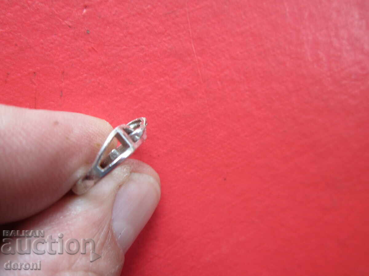 Δημοπρασία Ασημένιο μενταγιόν με πέτρες Δημοπρασία Ασημένιο μενταγιόν με πέτρες