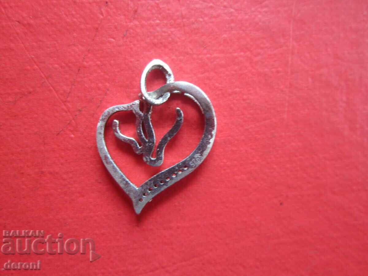 Παράδοση Ασημένιο μενταγιόν με πέτρες Παράδοση Ασημένιο μενταγιόν με πέτρες