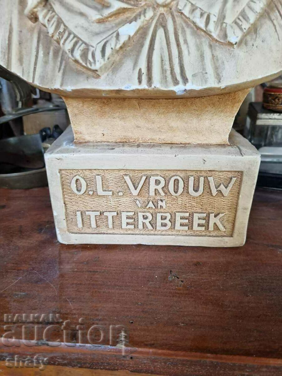 Delivery of An old statue. Ancient figure Delivery of An old statue. Ancient figure