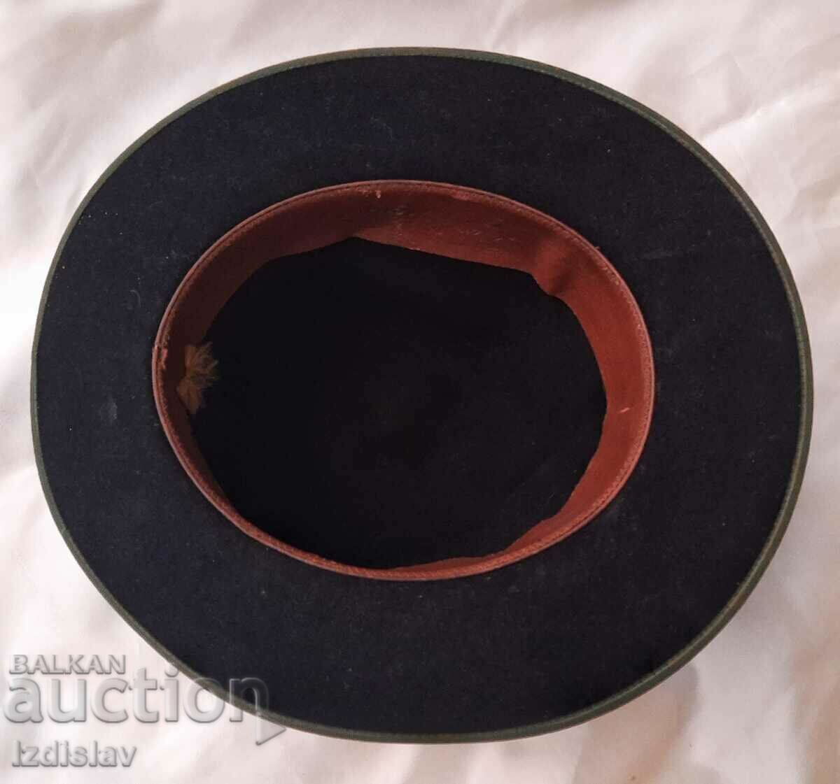 Auction Old hat Auction Old hat