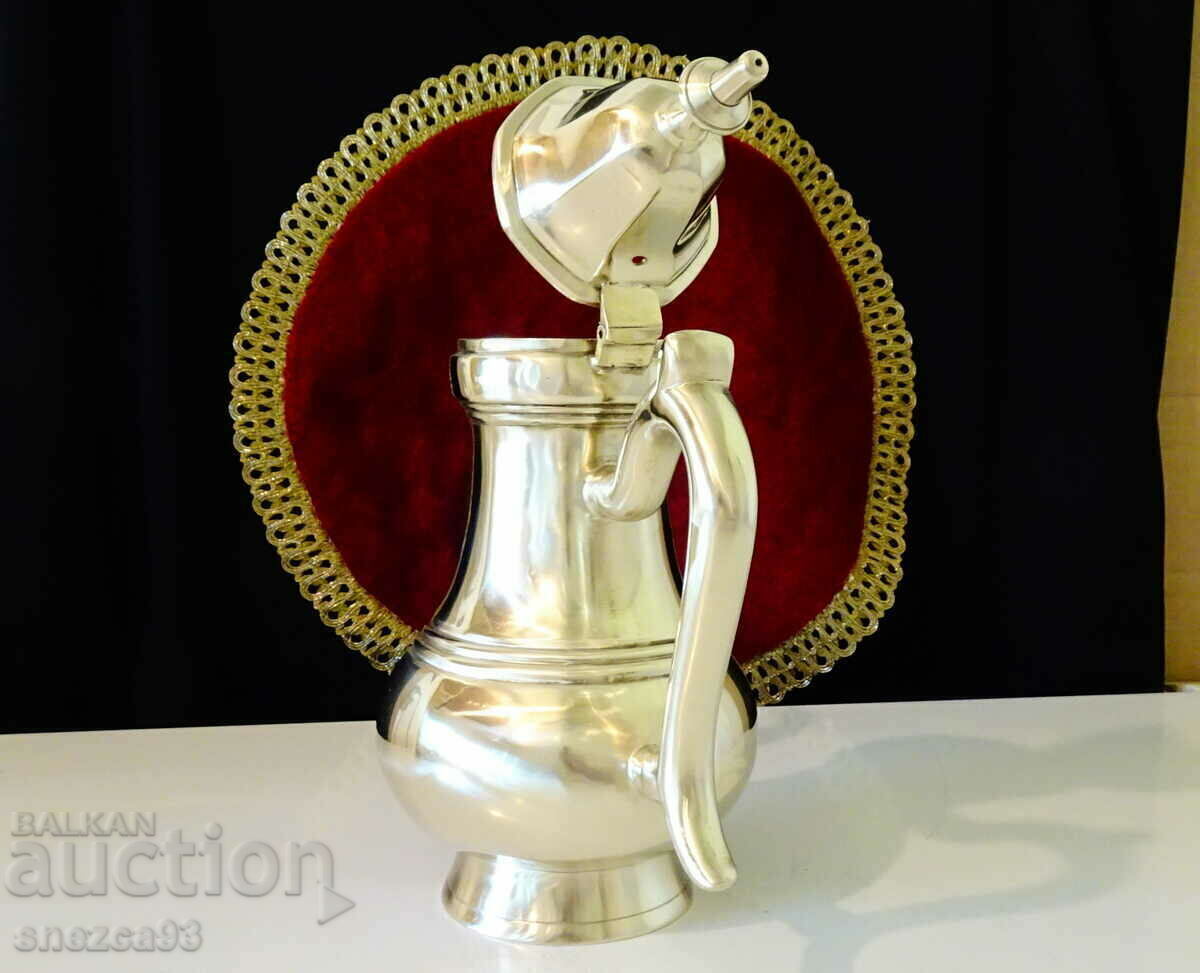 English bronze jug 1 kg, marked - 5 English bronze jug 1 kg, marked - 5