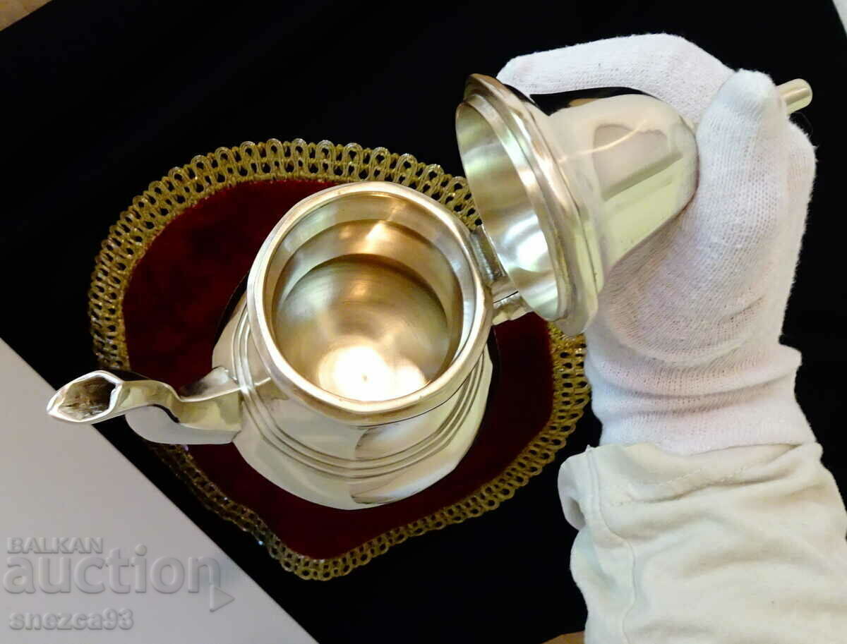 English bronze jug 1 kg, marked - 6 English bronze jug 1 kg, marked - 6