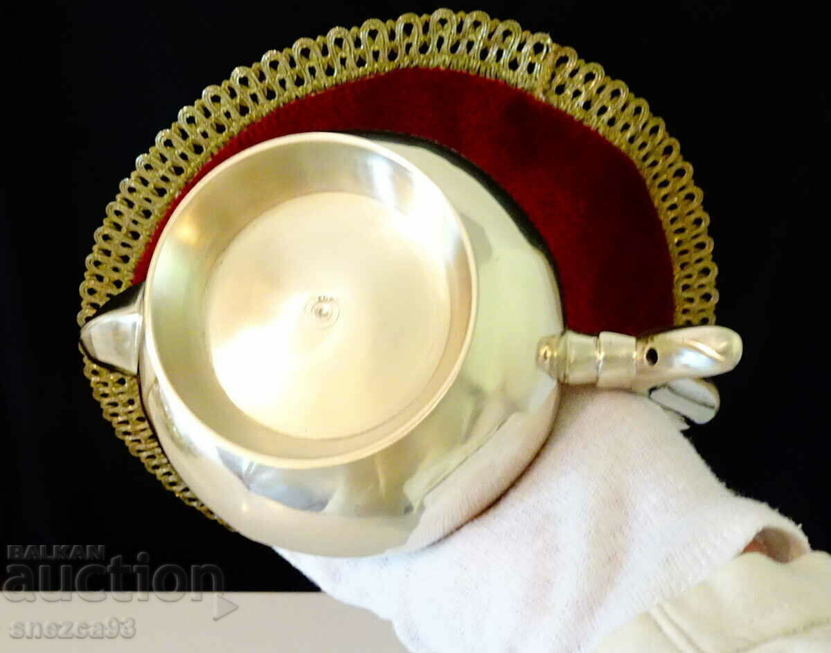 English bronze jug 1 kg, marked - 7 English bronze jug 1 kg, marked - 7