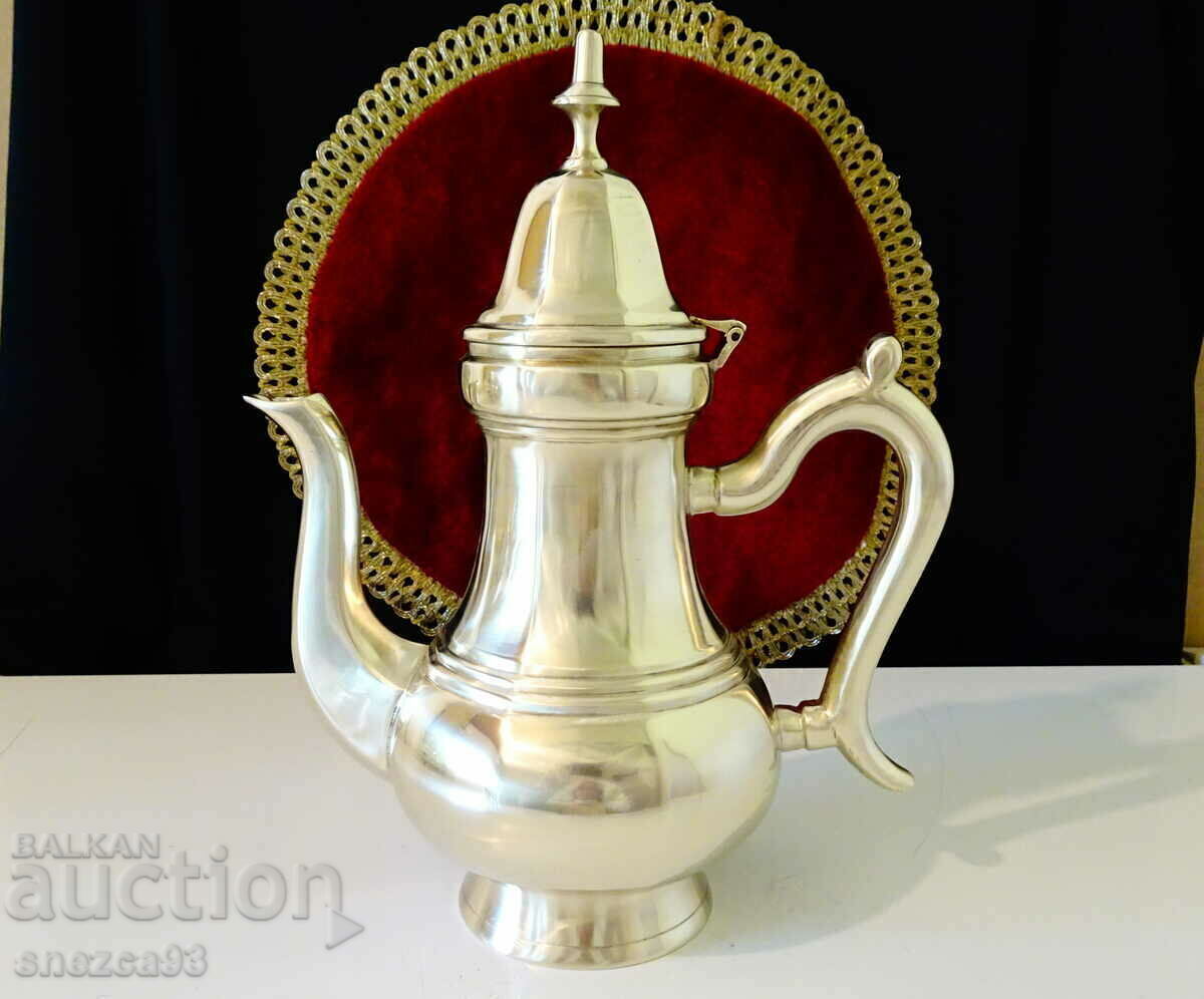 English bronze jug 1 kg, marked English bronze jug 1 kg, marked