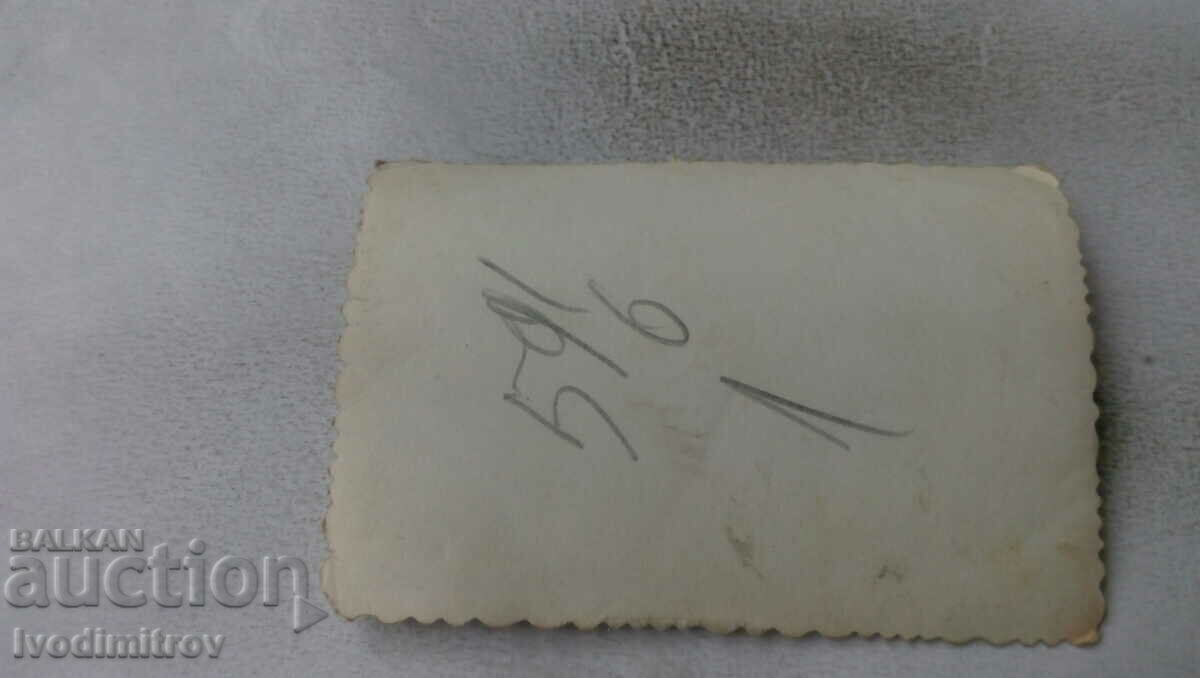 Φωτογραφία Σοφία Ένας άνδρας και δύο γυναίκες σε μια βόλτα με τιμή 2.65 BGN | € 1.35