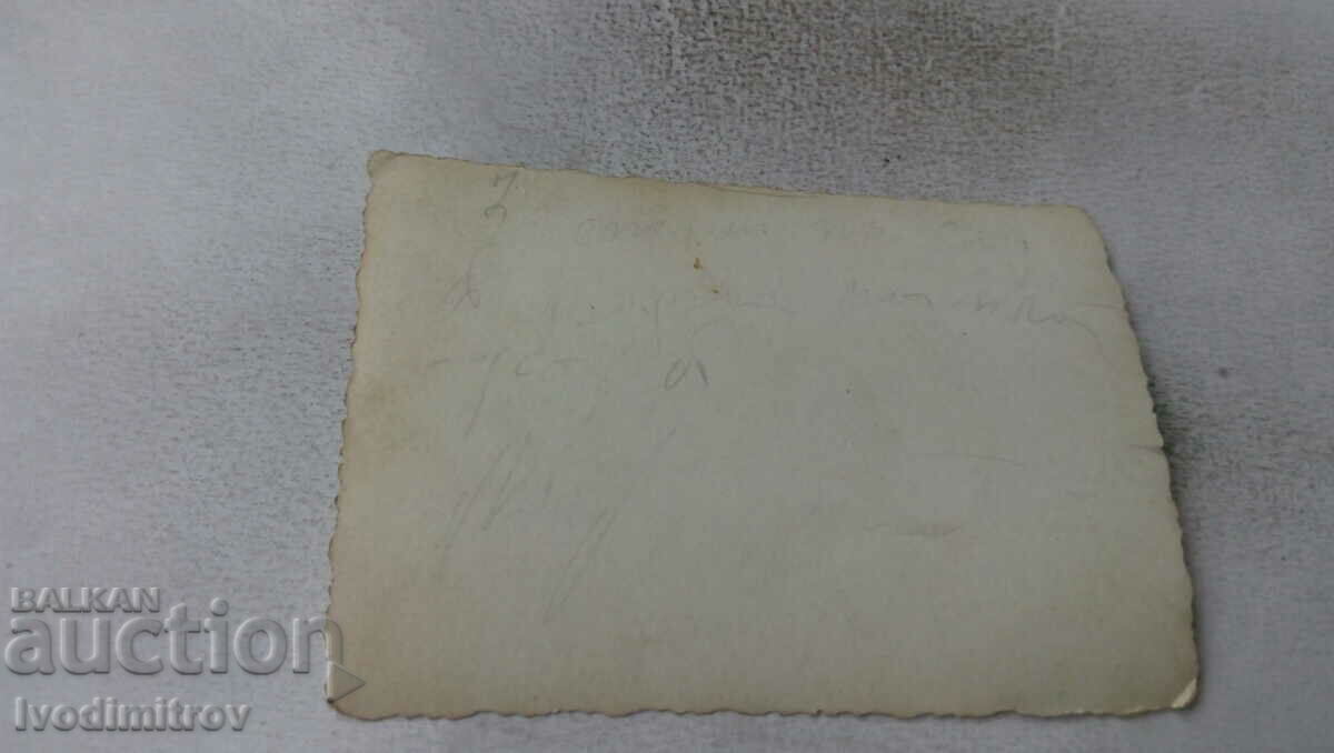 Снимка София Мъж жена и малко момиченце на разходка с цена 2.65 лв. | € 1.35 Снимка София Мъж жена и малко момиченце на разходка с цена 2.65 лв. | € 1.35