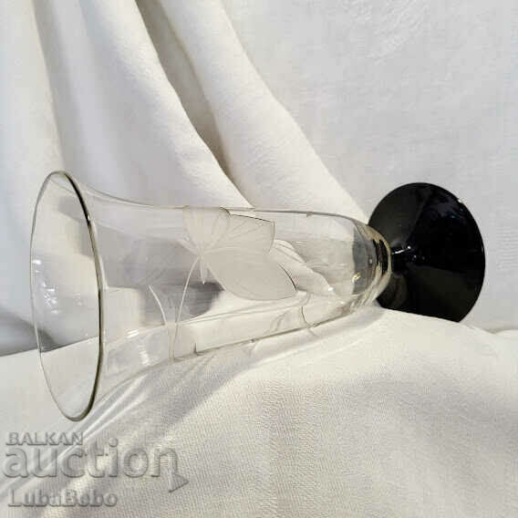 Delivery of Art glass vase in Art Deco style