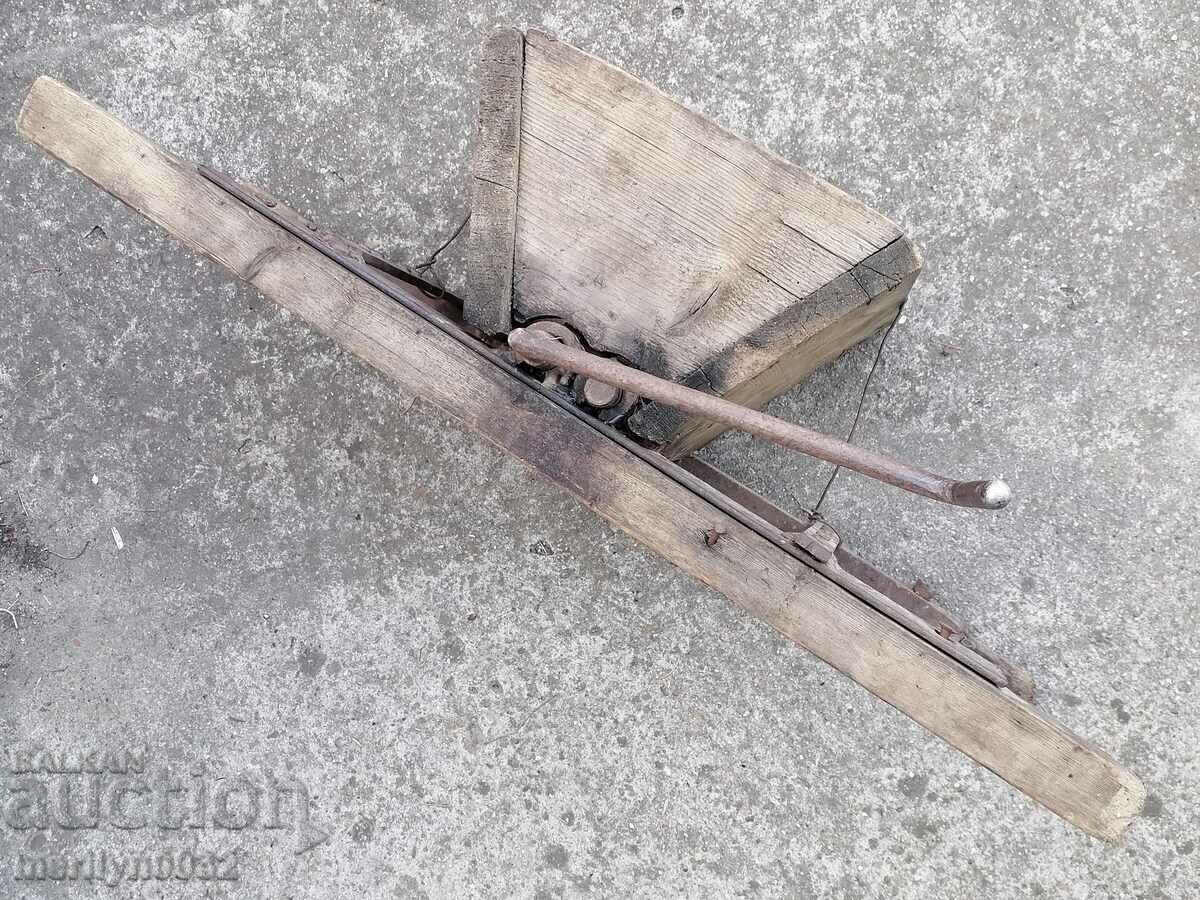 Old grape grinder with price 87.00 BGN | € 44.48 Old grape grinder with price 87.00 BGN | € 44.48