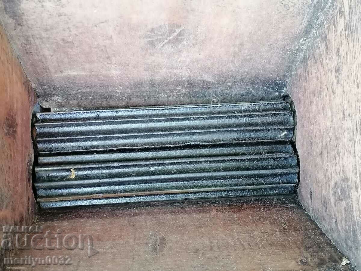 Auction Old grape grinder Auction Old grape grinder