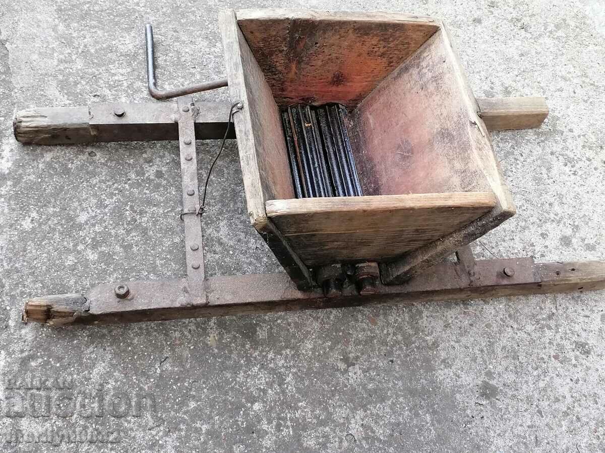 Old grape grinder - 7 Old grape grinder - 7