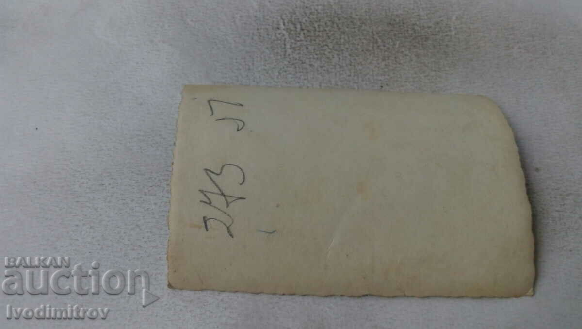 Φωτογραφία Κορίτσι με πρωτοποριακή στολή με τιμή 1.65 BGN | € 0.84 Φωτογραφία Κορίτσι με πρωτοποριακή στολή με τιμή 1.65 BGN | € 0.84