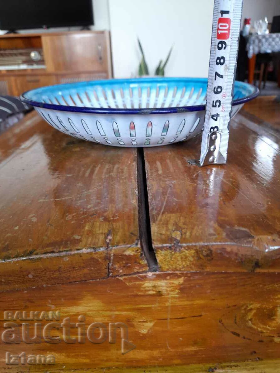 Auction  Old enameled plate, fruit bowl