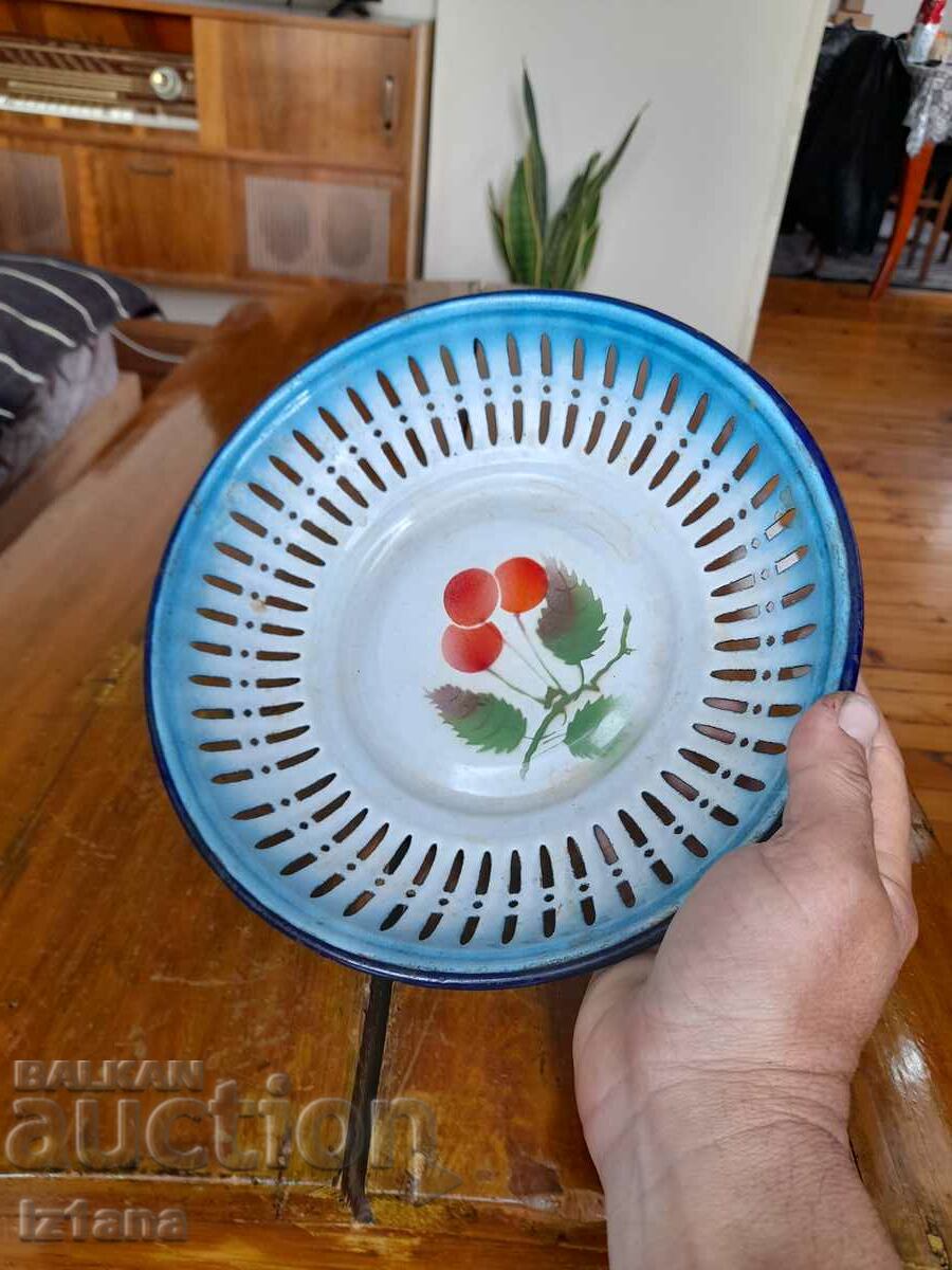 Delivery of Old enameled plate, fruit bowl