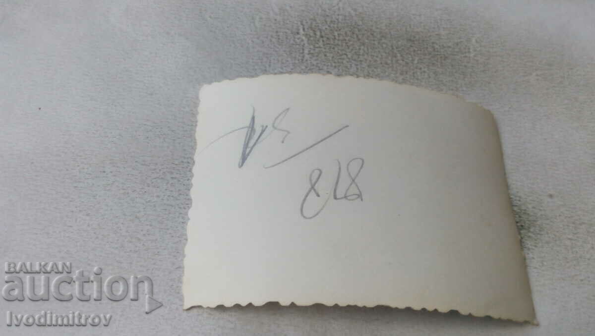 Φωτογραφία ενός άνδρα σε έναν γάιδαρο με τιμή 1.45 BGN | € 0.74 Φωτογραφία ενός άνδρα σε έναν γάιδαρο με τιμή 1.45 BGN | € 0.74