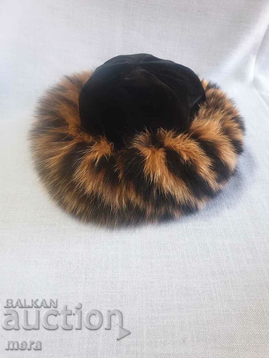Κομψό γυναικείο καπέλο από γνήσιο δέρμα εξωτικού ζώου