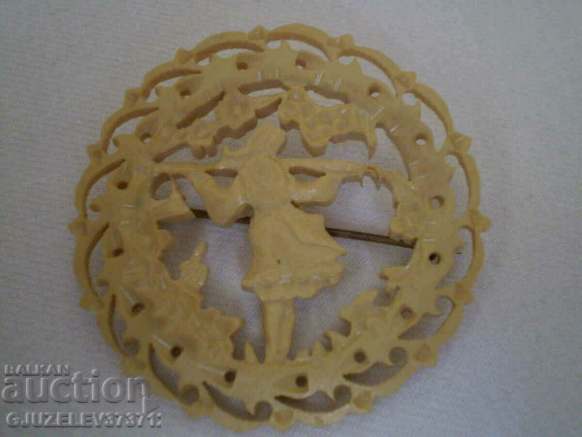 стара брошка ръчно изработена от бакелит жена - 5 стара брошка ръчно изработена от бакелит жена - 5