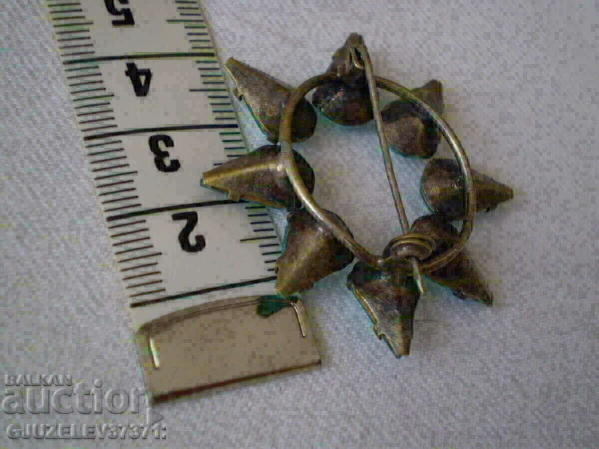 Vintage brooch blue zircons with price 35.00 BGN | € 17.90 Vintage brooch blue zircons with price 35.00 BGN | € 17.90