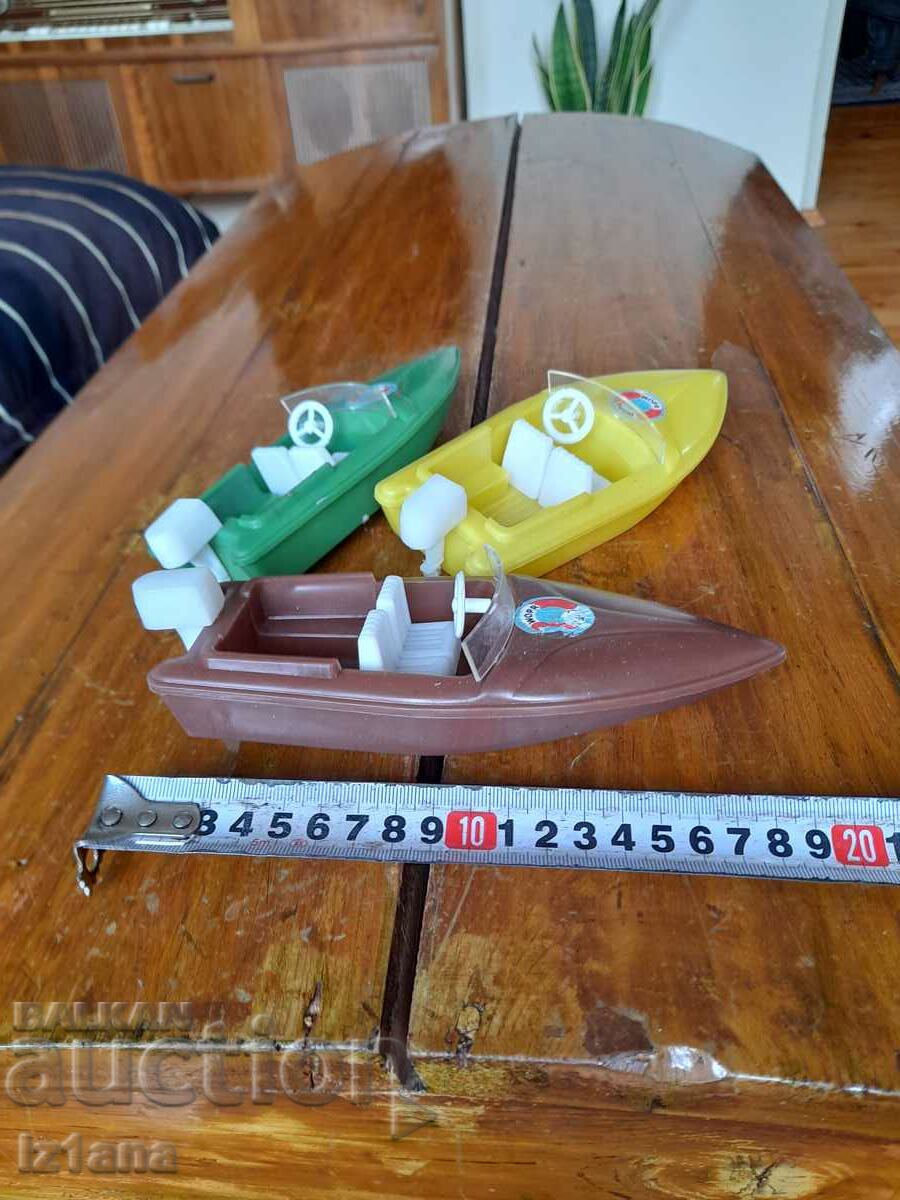 Delivery of An old toy boat, a boat Delivery of An old toy boat, a boat