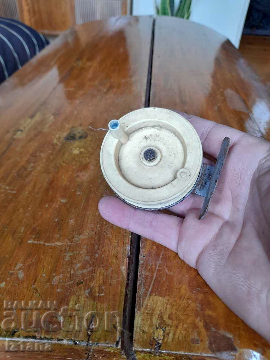 Old fishing reel with price 15.00 BGN | € 7.67 Old fishing reel with price 15.00 BGN | € 7.67